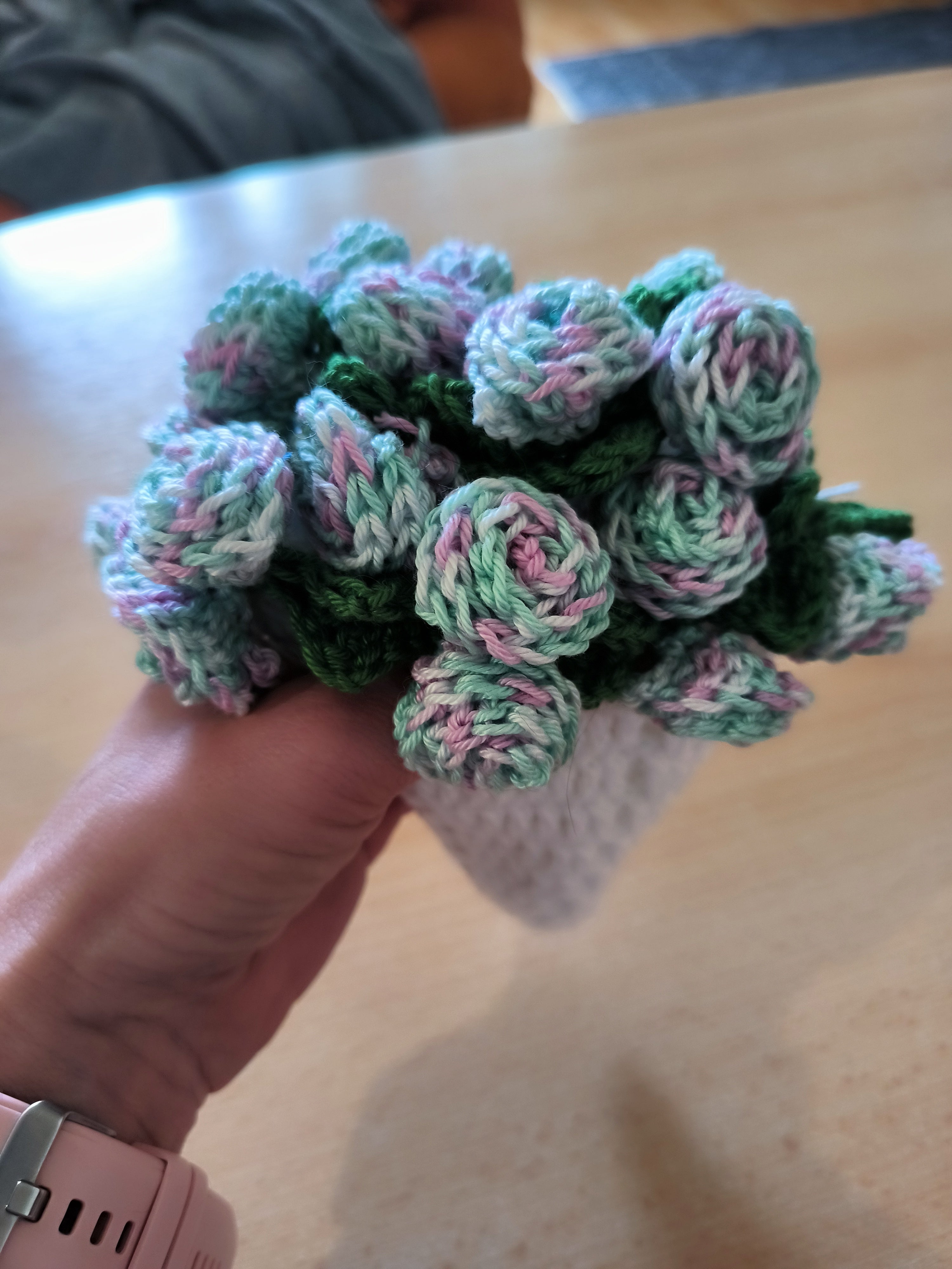 Rosendecke – Gehäkelte Decke mit Rosenmuster