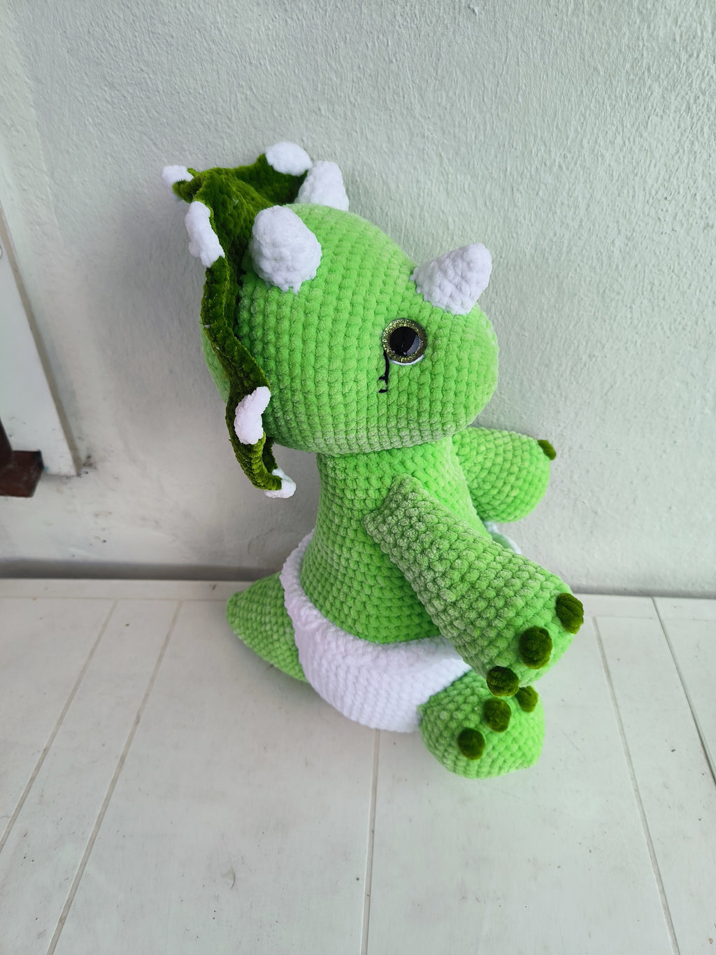 Baby Triceratops Amigurumi – Handgehäkeltes Kuscheltier